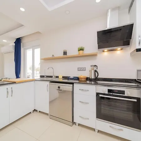 Comfortable Near Beach W Balcony In Apartment