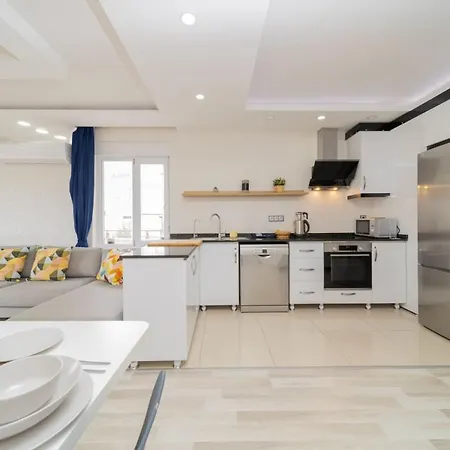 Comfortable Near Beach W Balcony In *
