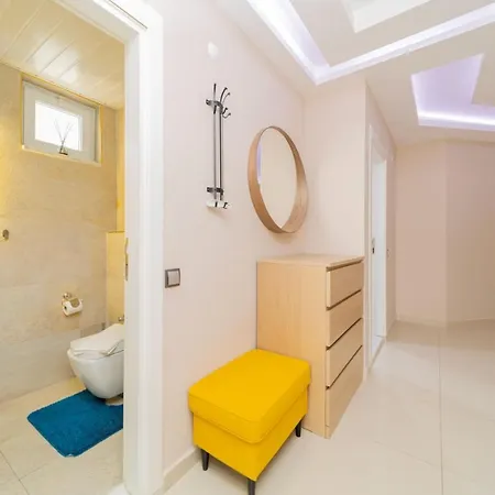 Appartement Comfortable Near Beach W Balcony In Antalya